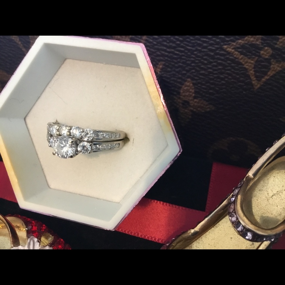 Gorgeous 14kt White Gold & Diamond Ring😍❤️💍 - Picture 2 of 6